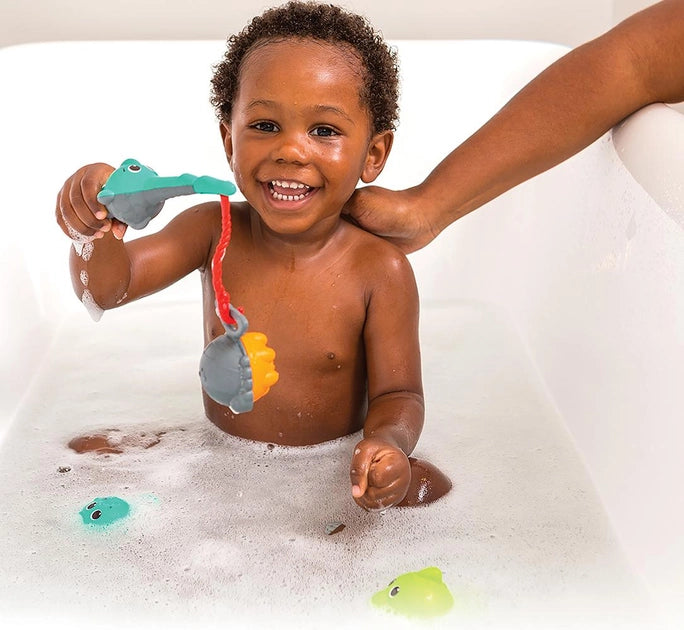 Photo of a young child playing with the Infantino Splish & Splash Bath Play Set.